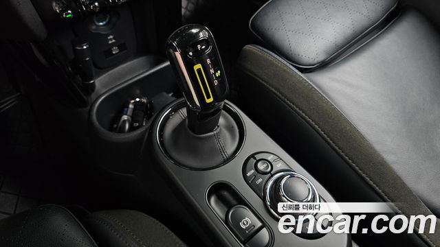 MINI Cooper Electric SE Electric 3rd 2024 — фото 9