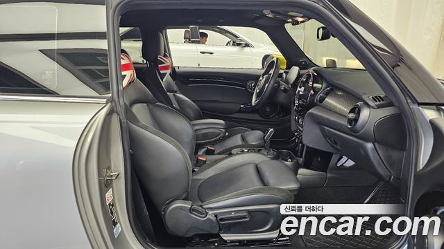 MINI Cooper Electric SE Electric 3rd 2024 — фото 11