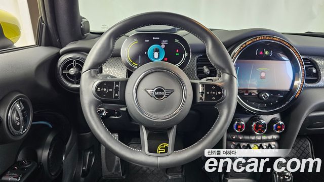 MINI Cooper Electric SE Electric 3rd 2024 — фото 13