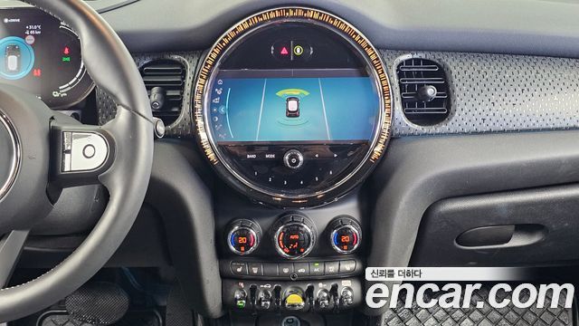 MINI Cooper Electric SE Electric 3rd 2024 — фото 14