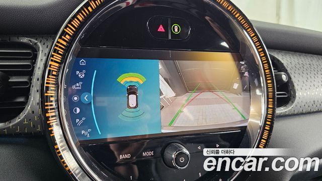 MINI Cooper Electric SE Electric 3rd 2024 — фото 15