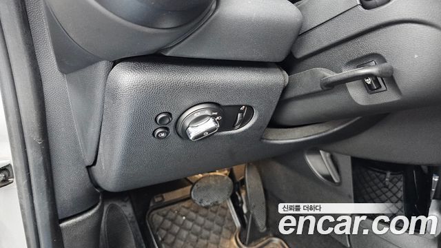 MINI Cooper Electric SE Electric 3rd 2024 — фото 16