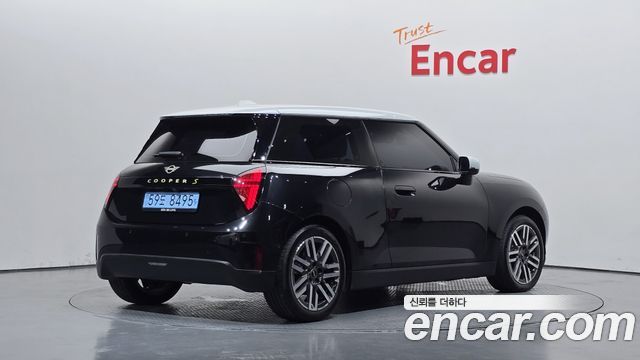 MINI Cooper Electric (IV) SE Classic 2024 — фото 2