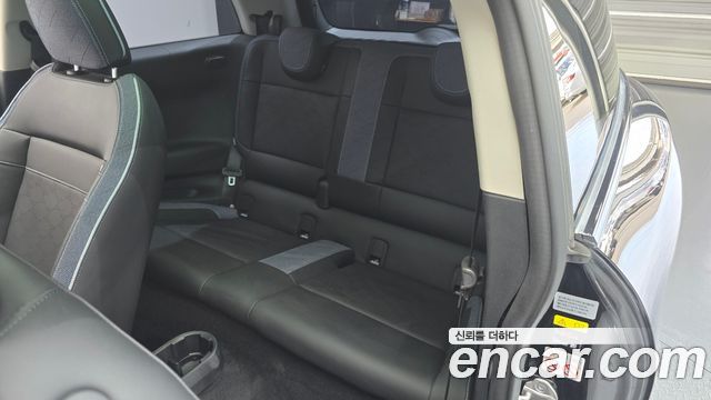 MINI Cooper Electric (IV) SE Classic 2024 — фото 12