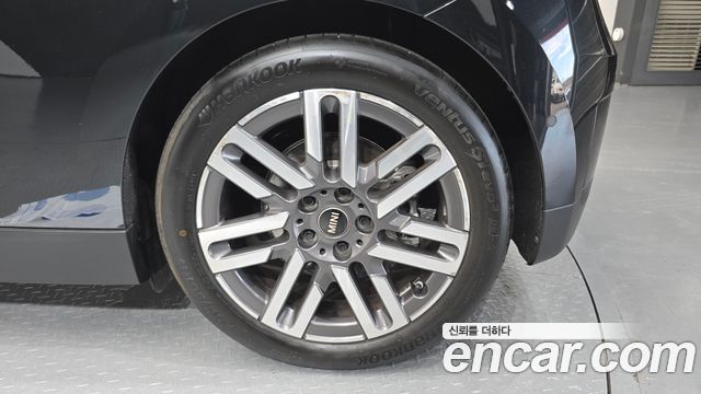 MINI Cooper Electric (IV) SE Classic 2024 — фото 21