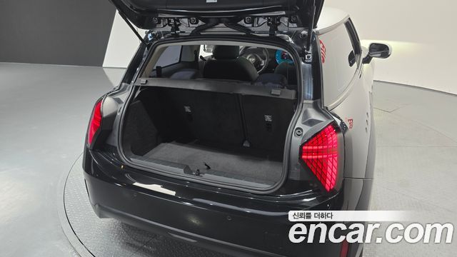 MINI Cooper Electric (IV) SE Classic 2024 — фото 27