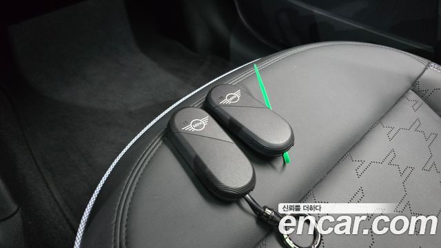 MINI Cooper Electric (IV) SE Classic 2024 — фото 32