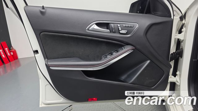 Mercedes-Benz A-Class (W176) A45 AMG 4MATIC 2018 — фото 24