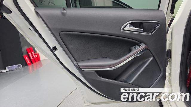 Mercedes-Benz A-Class (W176) A45 AMG 4MATIC 2018 — фото 25