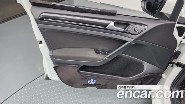 Volkswagen Golf (VII) 2.0 TDI 2015 — фото 24