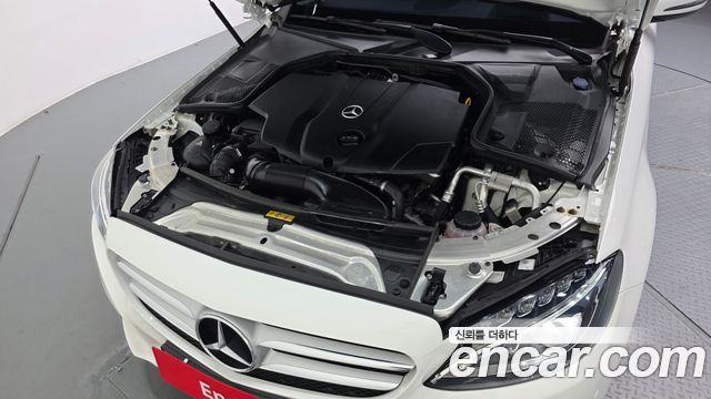 Mercedes-Benz C-Class (W205) C220 d 4MATIC 2018 — фото 6