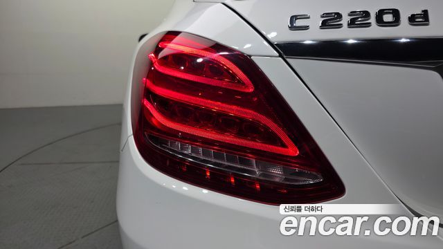 Mercedes-Benz C-Class (W205) C220 d 4MATIC 2018 — фото 29