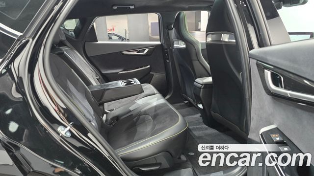 Kia EV6 GT 4WD 2023 — фото 11