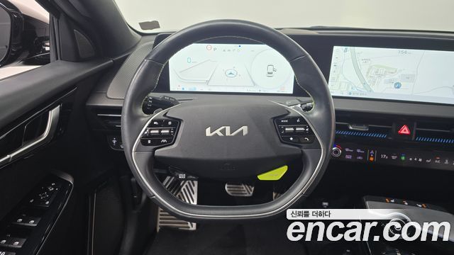 Kia EV6 GT 4WD 2023 — фото 12