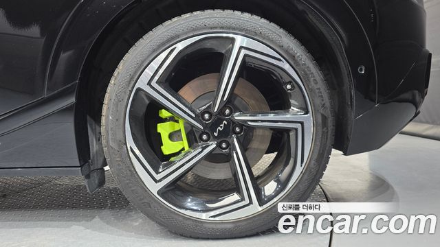 Kia EV6 GT 4WD 2023 — фото 21