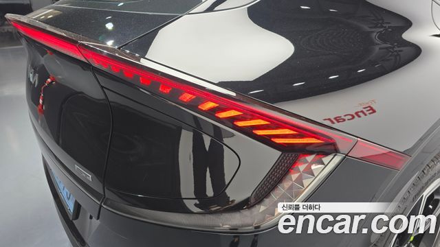 Kia EV6 GT 4WD 2023 — фото 23