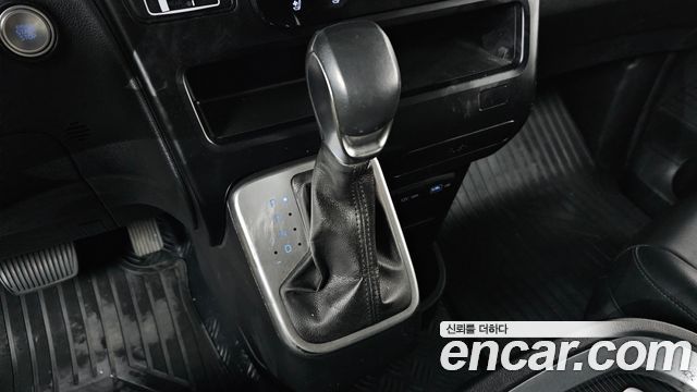 Hyundai Staria Cargo 5-Seater Modern 2022 — фото 9