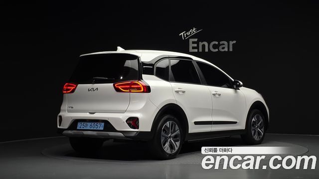 Kia Niro Plus Air 2024 — фото 2