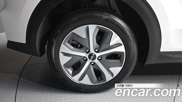 Kia Niro Plus Air 2024 — фото 5