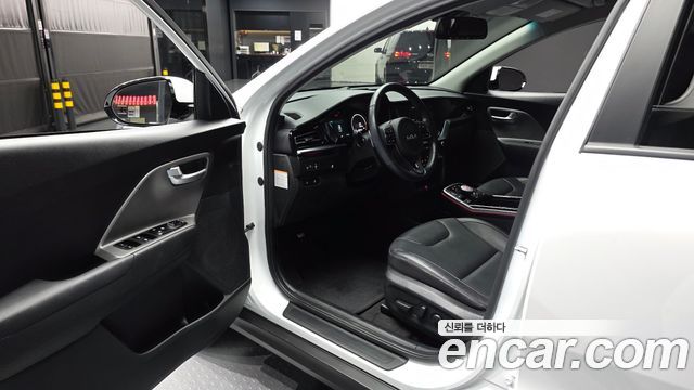 Kia Niro Plus Air 2024 — фото 10