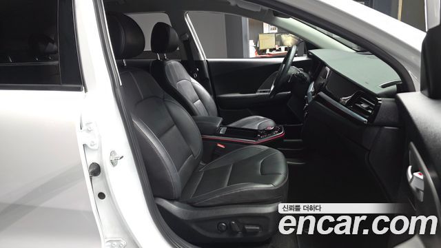 Kia Niro Plus Air 2024 — фото 11