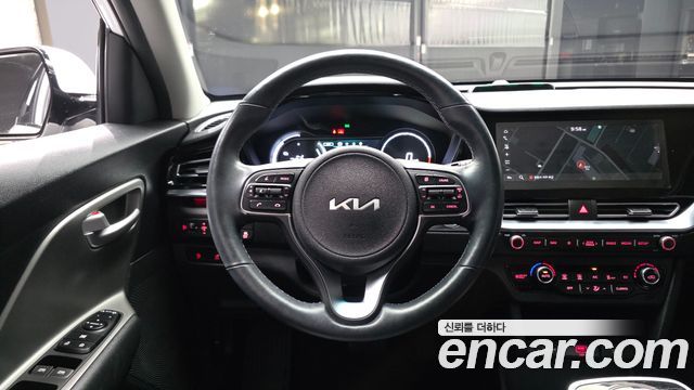 Kia Niro Plus Air 2024 — фото 13