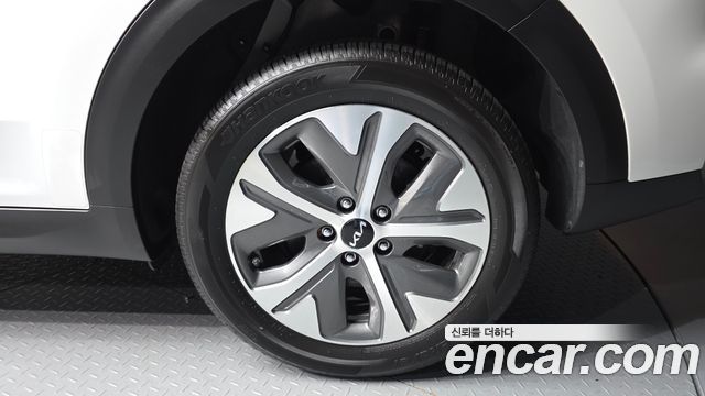 Kia Niro Plus Air 2024 — фото 21