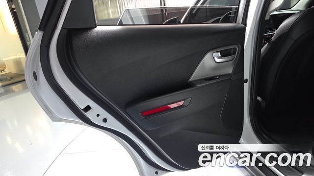 Kia Niro Plus Air 2024 — фото 25