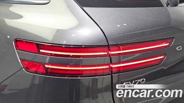 Genesis GV70 2.2 Diesel 2WD 2023 — фото 23