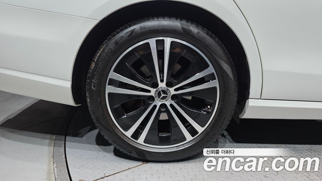 Mercedes-Benz E-Class (W213) E250 Avantgarde 2022 — фото 5