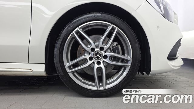 Mercedes-Benz CLA-Class (C117) CLA220 AMG Line 2018 — фото 21