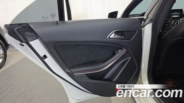 Mercedes-Benz CLA-Class (C117) CLA220 AMG Line 2018 — фото 25