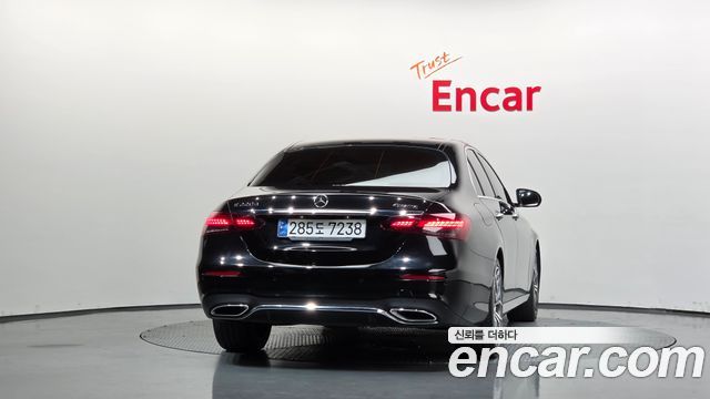 Mercedes-Benz E-Class (W213) E220d 4MATIC AMG Line 2023 — фото 4