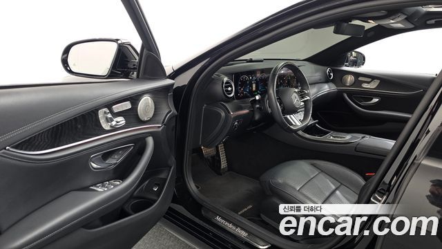 Mercedes-Benz E-Class (W213) E220d 4MATIC AMG Line 2023 — фото 10