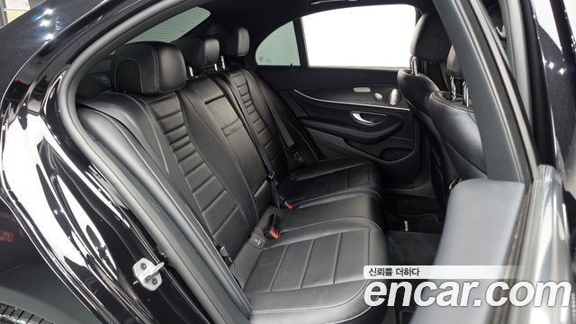 Mercedes-Benz E-Class (W213) E220d 4MATIC AMG Line 2023 — фото 12