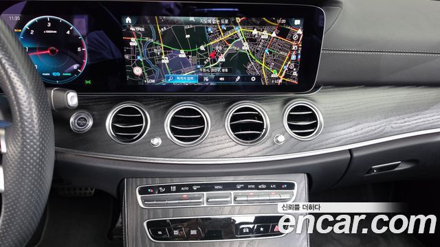 Mercedes-Benz E-Class (W213) E220d 4MATIC AMG Line 2023 — фото 14