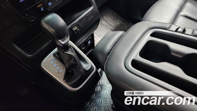 Hyundai Staria 4WD Tourer 11-Seater Modern 2025 — фото 9