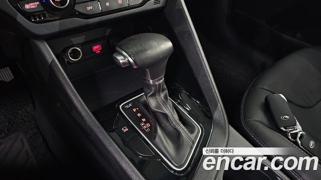 Kia Niro 1.6 HEV Prestige 2021 — фото 9