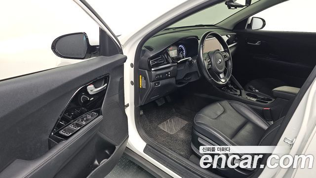 Kia Niro 1.6 HEV Prestige 2021 — фото 10