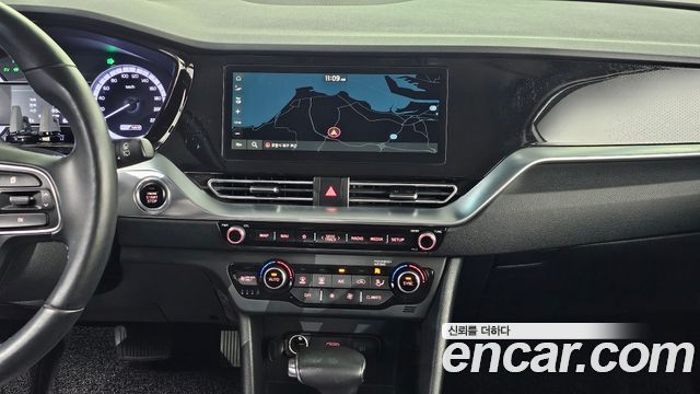 Kia Niro 1.6 HEV Prestige 2021 — фото 13