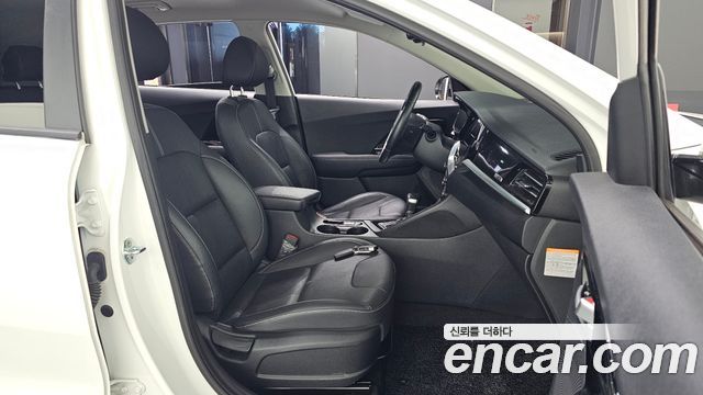 Kia Niro 1.6 HEV Prestige 2021 — фото 26