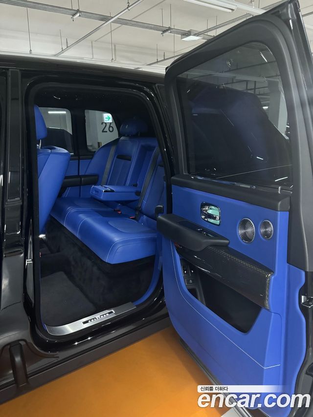 Rolls-Royce Cullinan 6.7 V12 Black Badge 2021 — фото 4