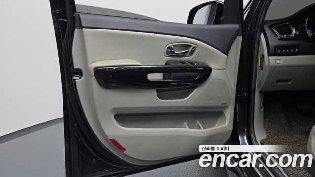 Kia Carnival 9-Seater Noblesse Special 2019 — фото 24