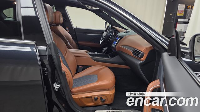 Maserati Levante 3.0 Diesel AWD GranLusso 2020 — фото 11