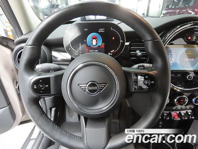 MINI Cooper 5Door Classic Third Generation 2024 — фото 16