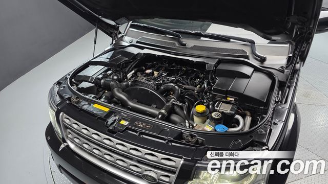 Land Rover Discovery 4 3.0 SDV6 SE 2016 — фото 6