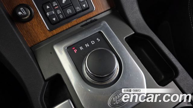 Land Rover Discovery 4 3.0 SDV6 SE 2016 — фото 9