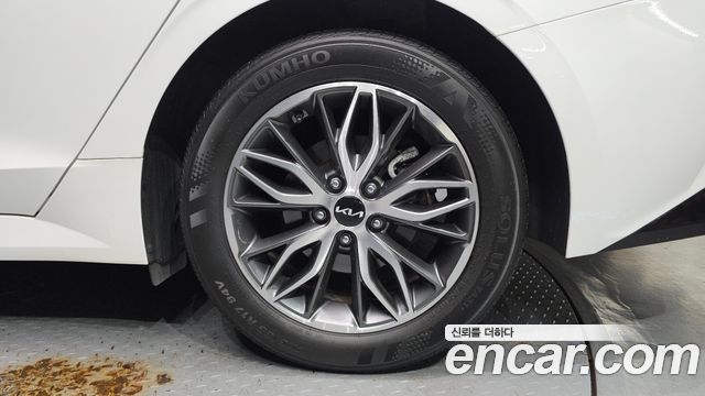 Kia K5 (III) 2.0 Prestige 2022 — фото 21