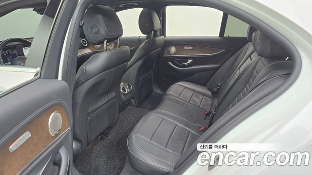 Mercedes-Benz E-Class (W213) E220d 4MATIC Exclusive 2021 — фото 11