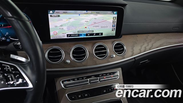 Mercedes-Benz E-Class (W213) E220d 4MATIC Exclusive 2021 — фото 12